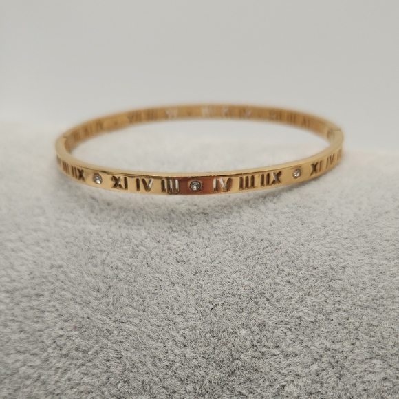 Elegant 18k Gold Plated Stainless Steel Roman Numeral Bangle  Bracelet - Picture 1 of 8